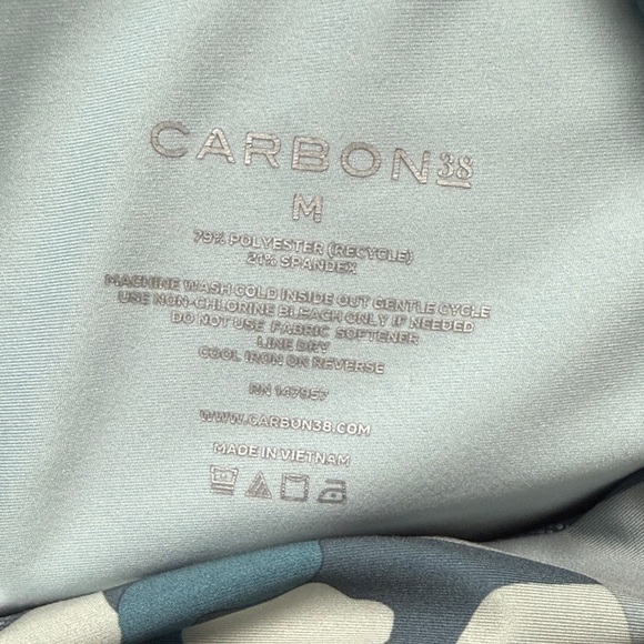 Carbon38 Camouflage Sports Bra and Leggings Set. - Picture 3 of 7